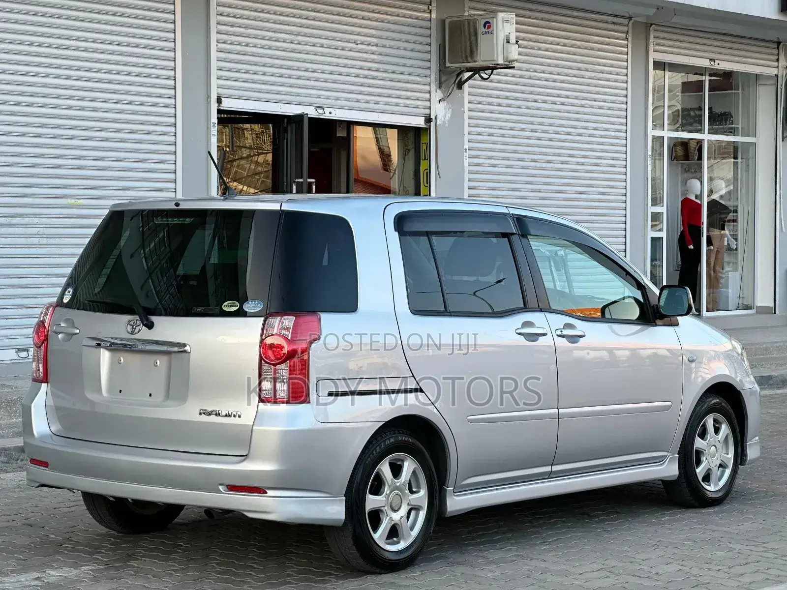 Toyota Raum 2006 Silver