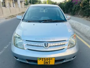 Toyota IST 2004 Silver