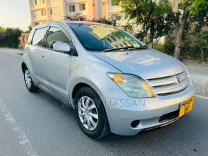 Toyota IST 2004 Silver
