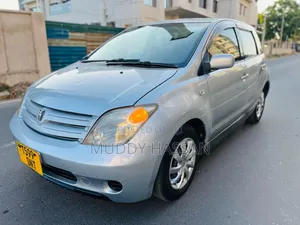 Toyota IST 2004 Silver