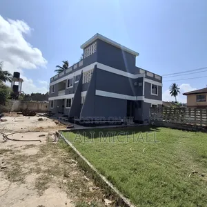 8bdrm Apartment in Mikocheni for sale