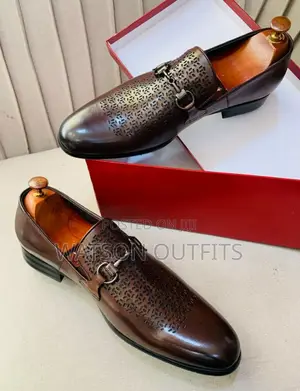 Viatu Vya Ngozi Vya Ferragamo Salvatore