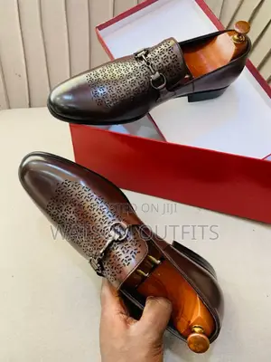 Viatu Vya Ngozi Vya Ferragamo Salvatore