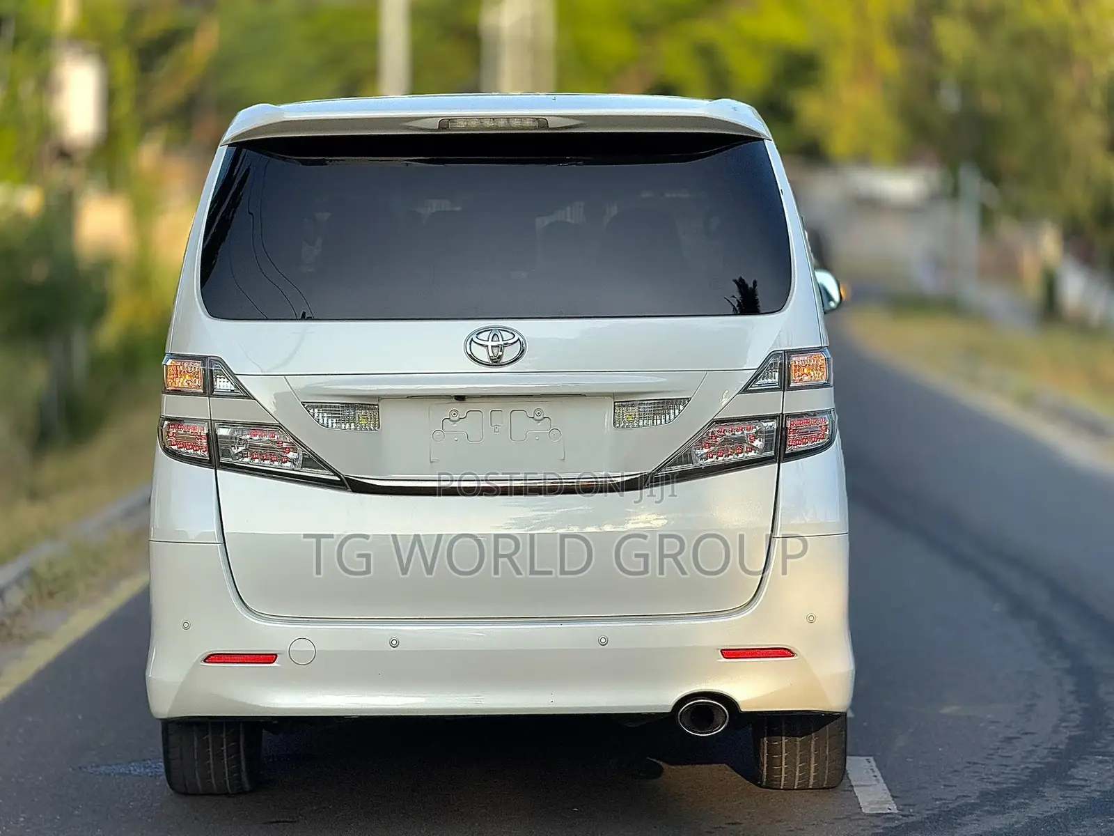 Toyota Vellfire 2010 White