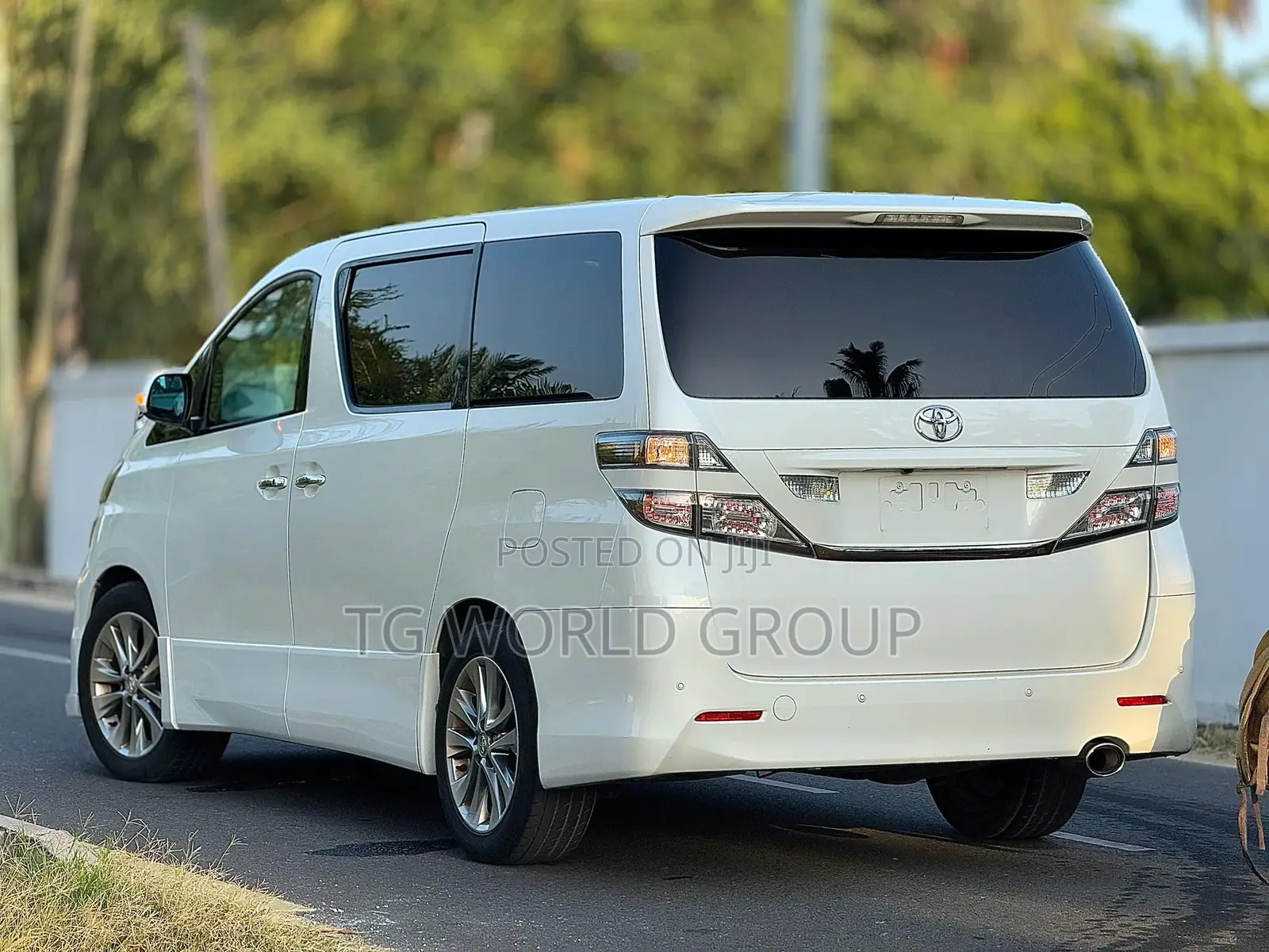 Toyota Vellfire 2010 White