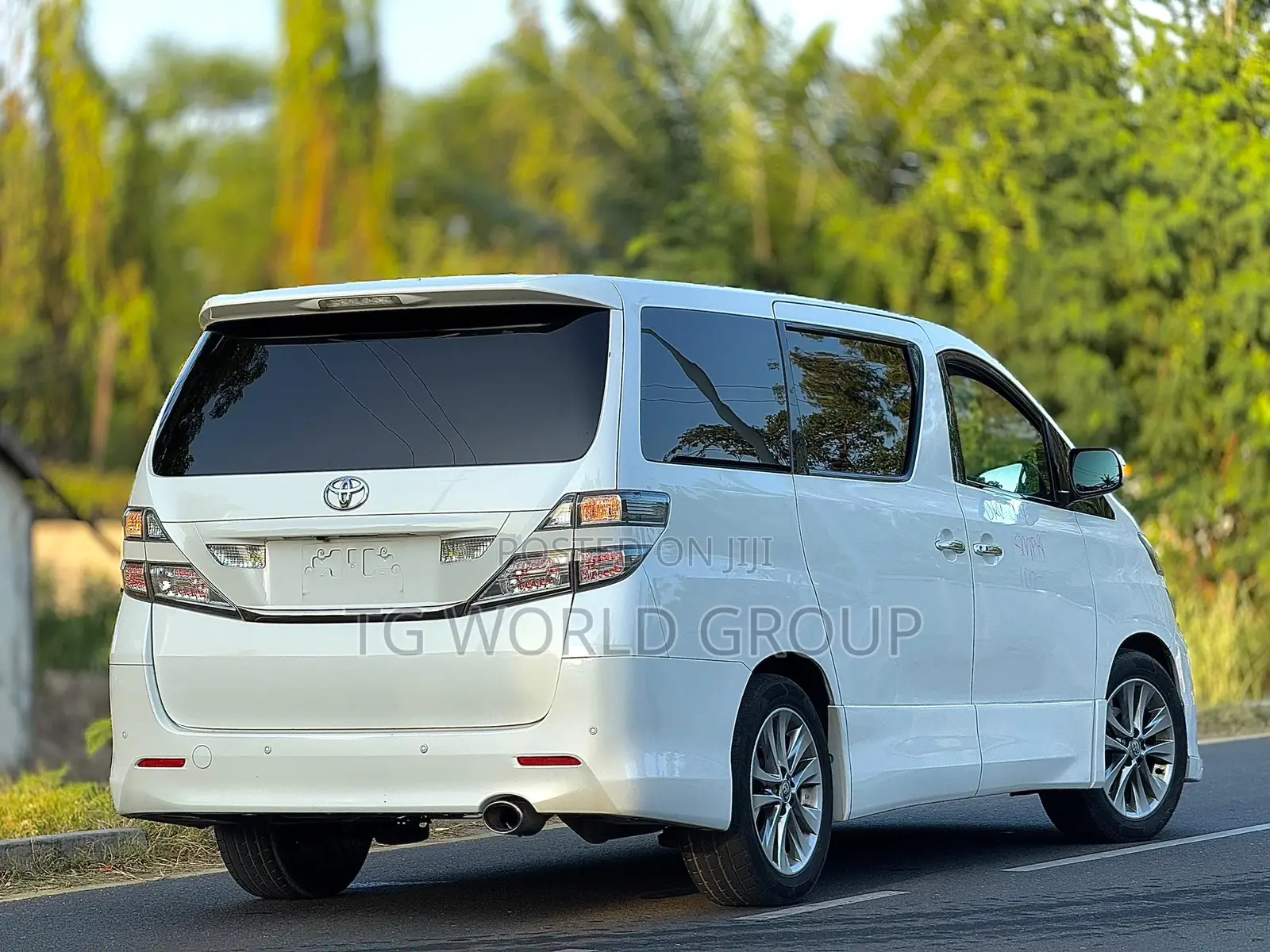 Toyota Vellfire 2010 White