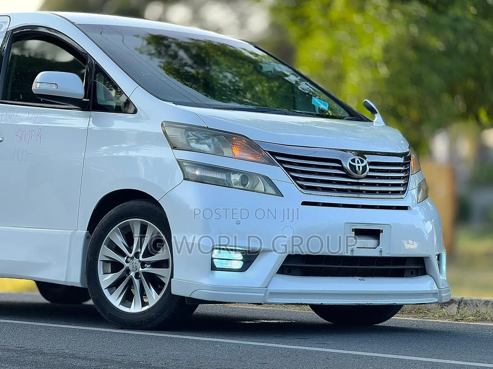 Toyota Vellfire 2010 White