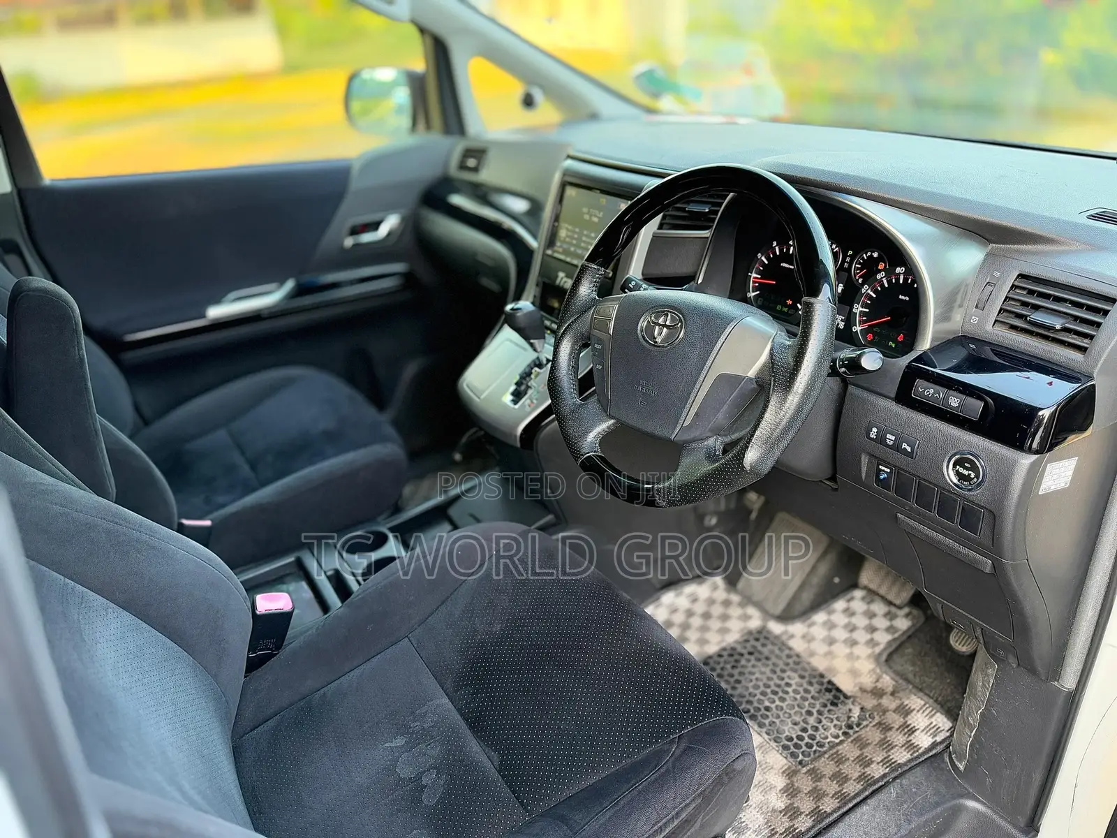 Toyota Vellfire 2010 White