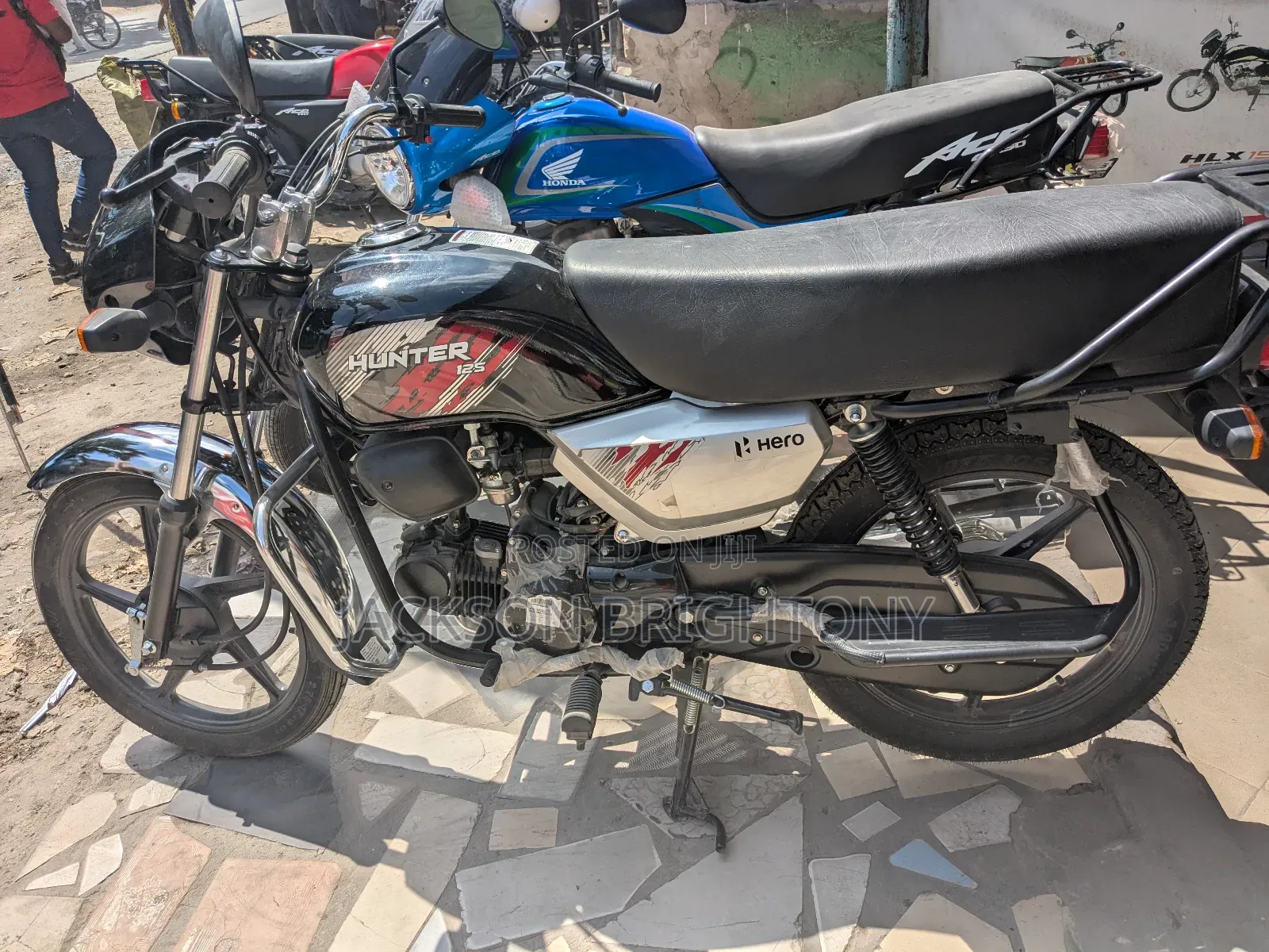 New Hero Hunter 125 2025 Black