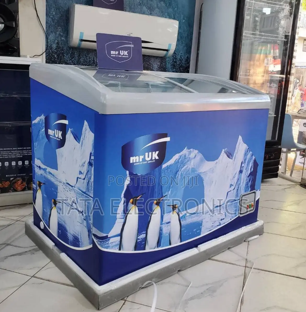Mr UK Showcase Freezer 258 Liters