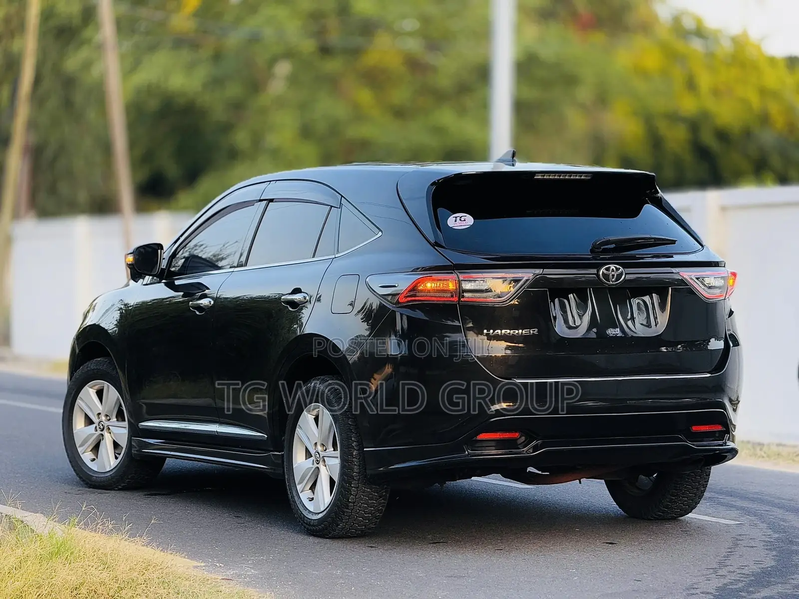 Toyota Harrier 2.0 2014 Black