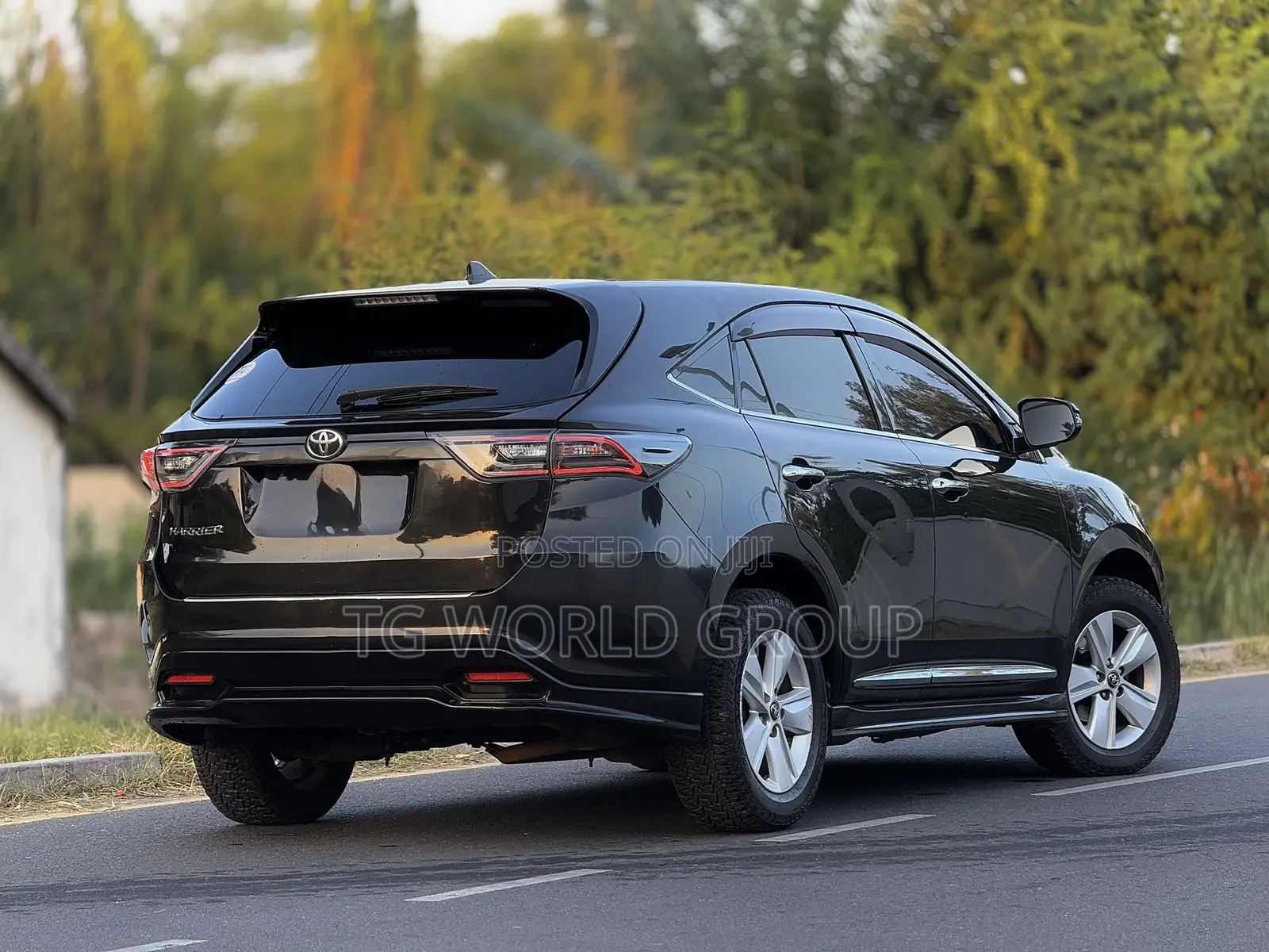Toyota Harrier 2.0 2014 Black