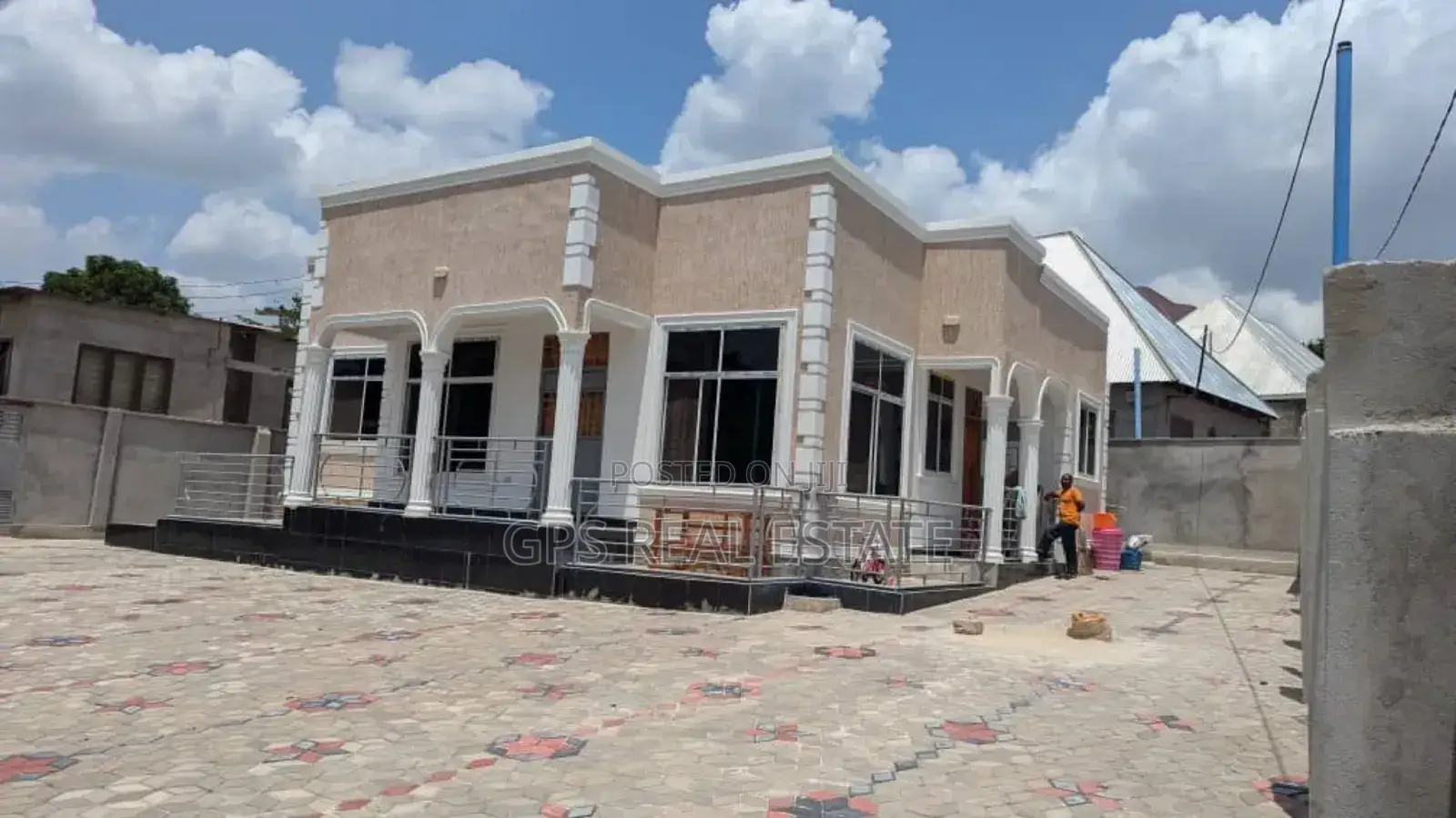 3bdrm House in Kifuru, Kinondoni for sale