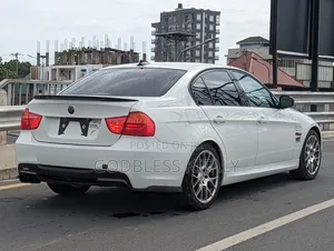 BMW 3 Series 320i RWD 2010 White