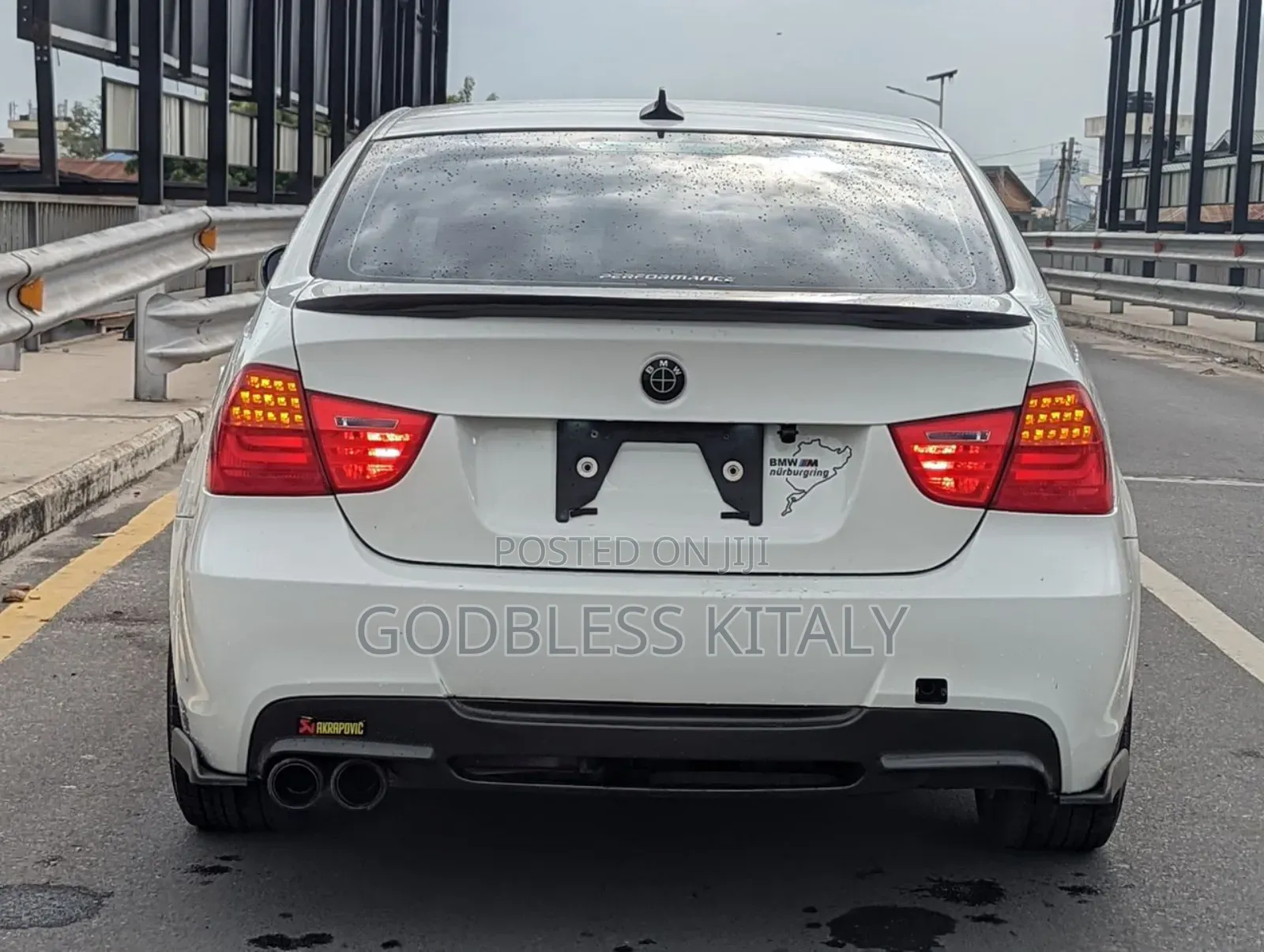 BMW 3 Series 320i RWD 2010 White