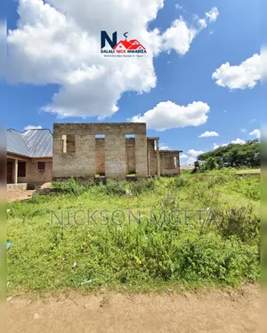 6bdrm Apartment in Dalali_Nick_Mwanza, Nyasaka for sale