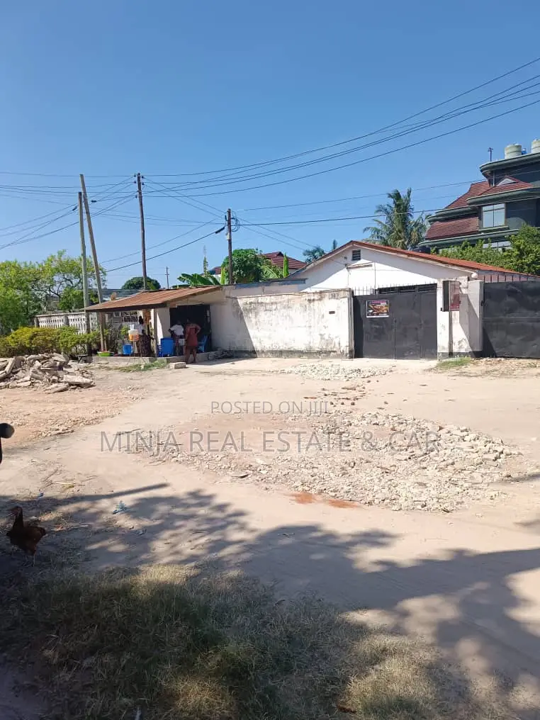 Plot for Sale With House Inside the Plot in Mikocheni