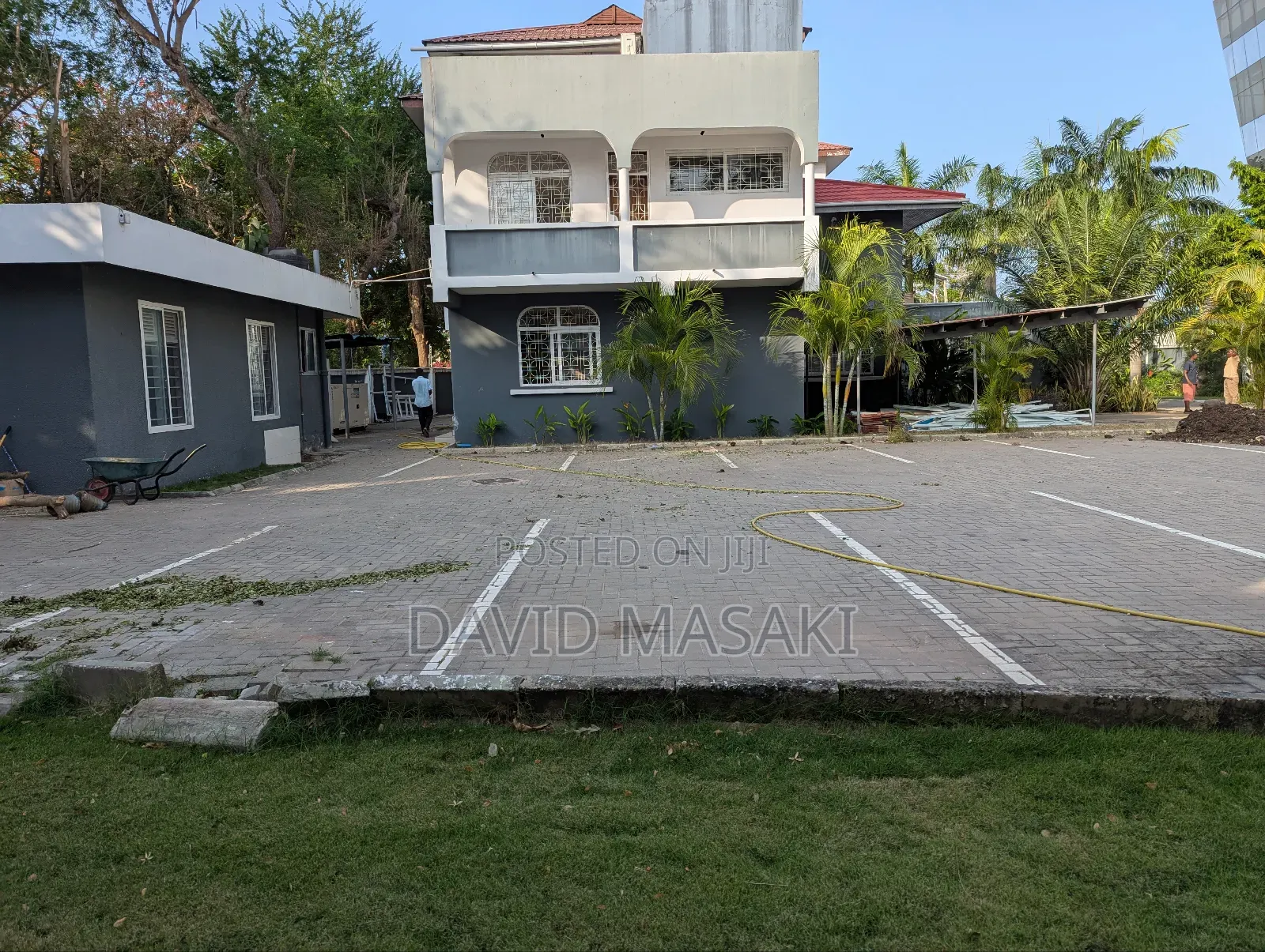 13bdrm House in Office Building, Masaki for rent