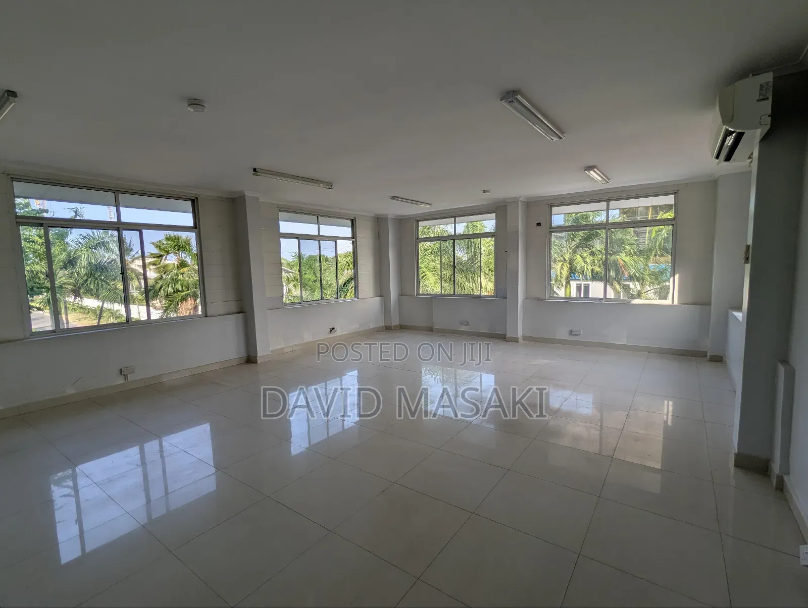 13bdrm House in Office Building, Masaki for rent