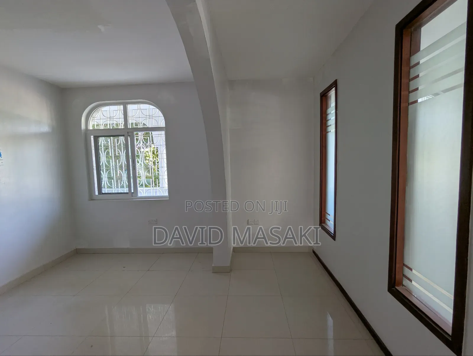 13bdrm House in Office Building, Masaki for rent