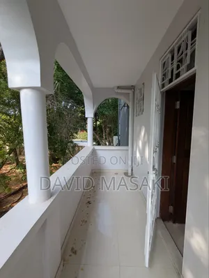 13bdrm House in Office Building, Masaki for rent