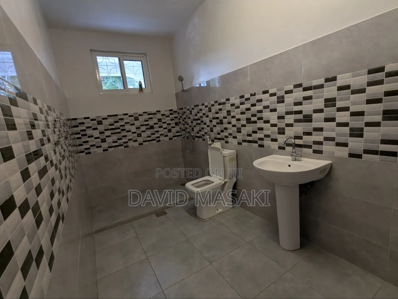 13bdrm House in Office Building, Masaki for rent