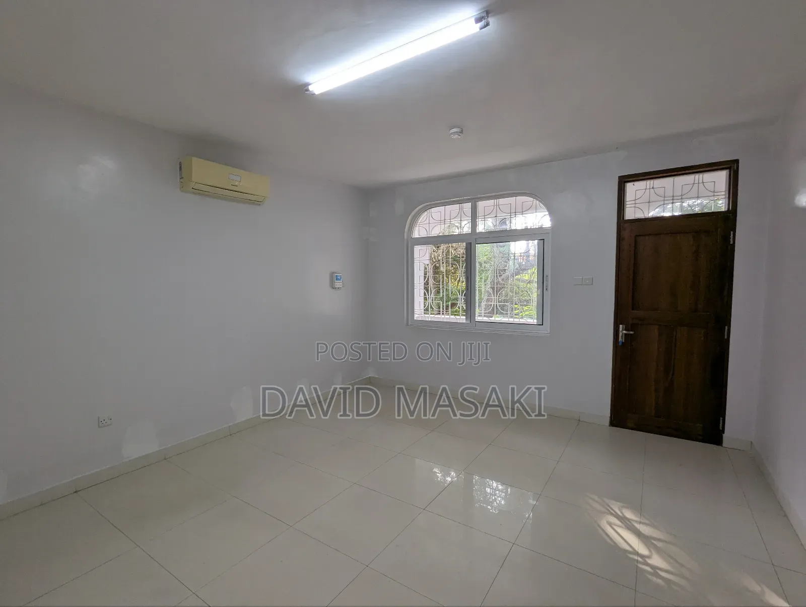 13bdrm House in Office Building, Masaki for rent