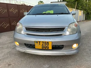Toyota IST 2004 Silver