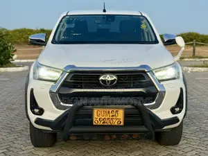 New Toyota Hilux 2022 White