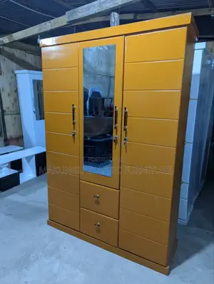 Kabati La Nguo Milango Mitatu