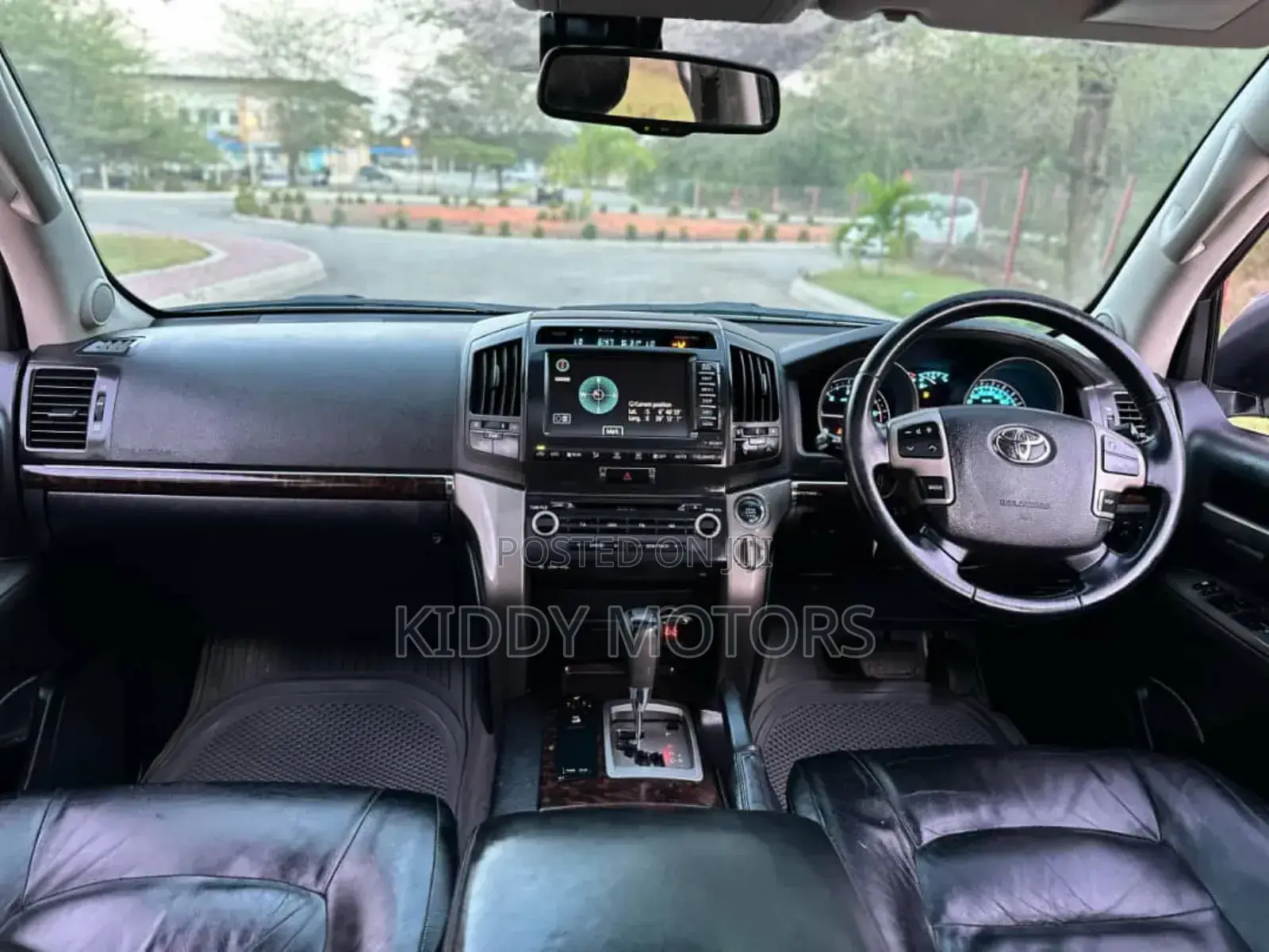 Toyota Land Cruiser 2010 White