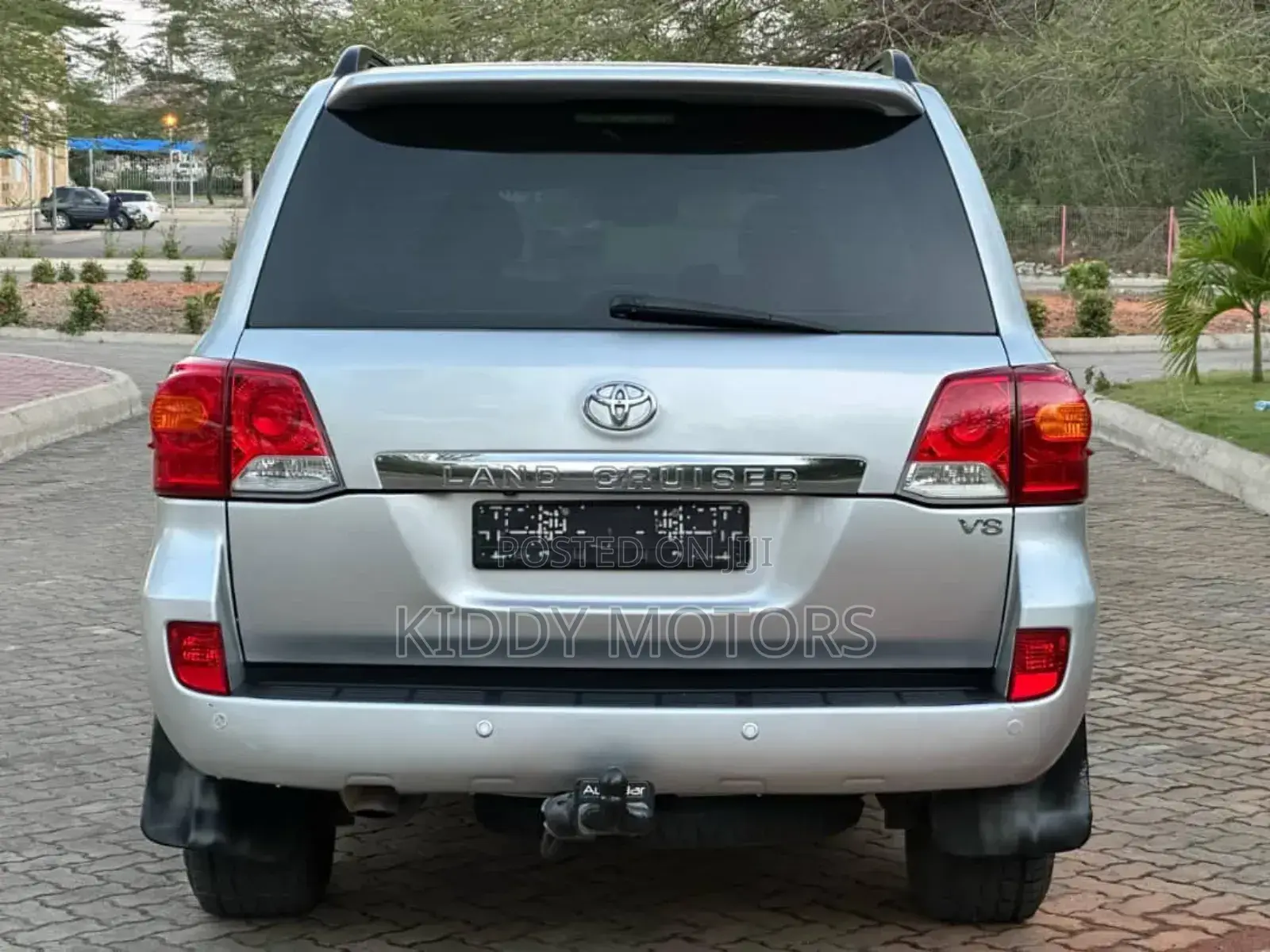 Toyota Land Cruiser 2010 White