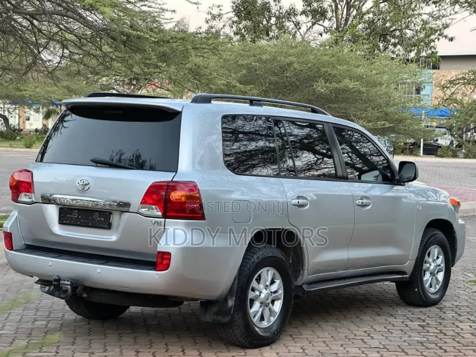 Toyota Land Cruiser 2010 White