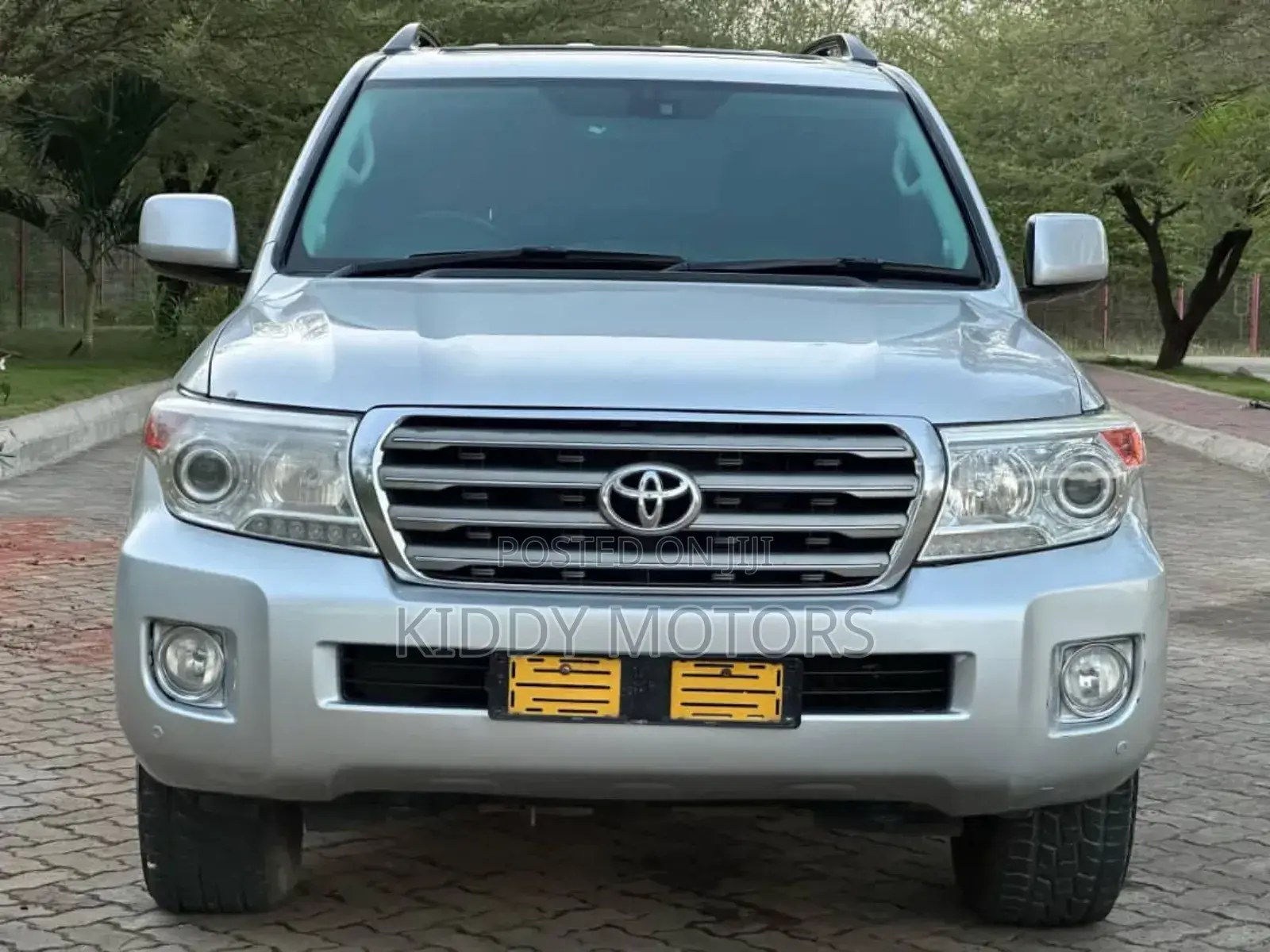 Toyota Land Cruiser 2010 White