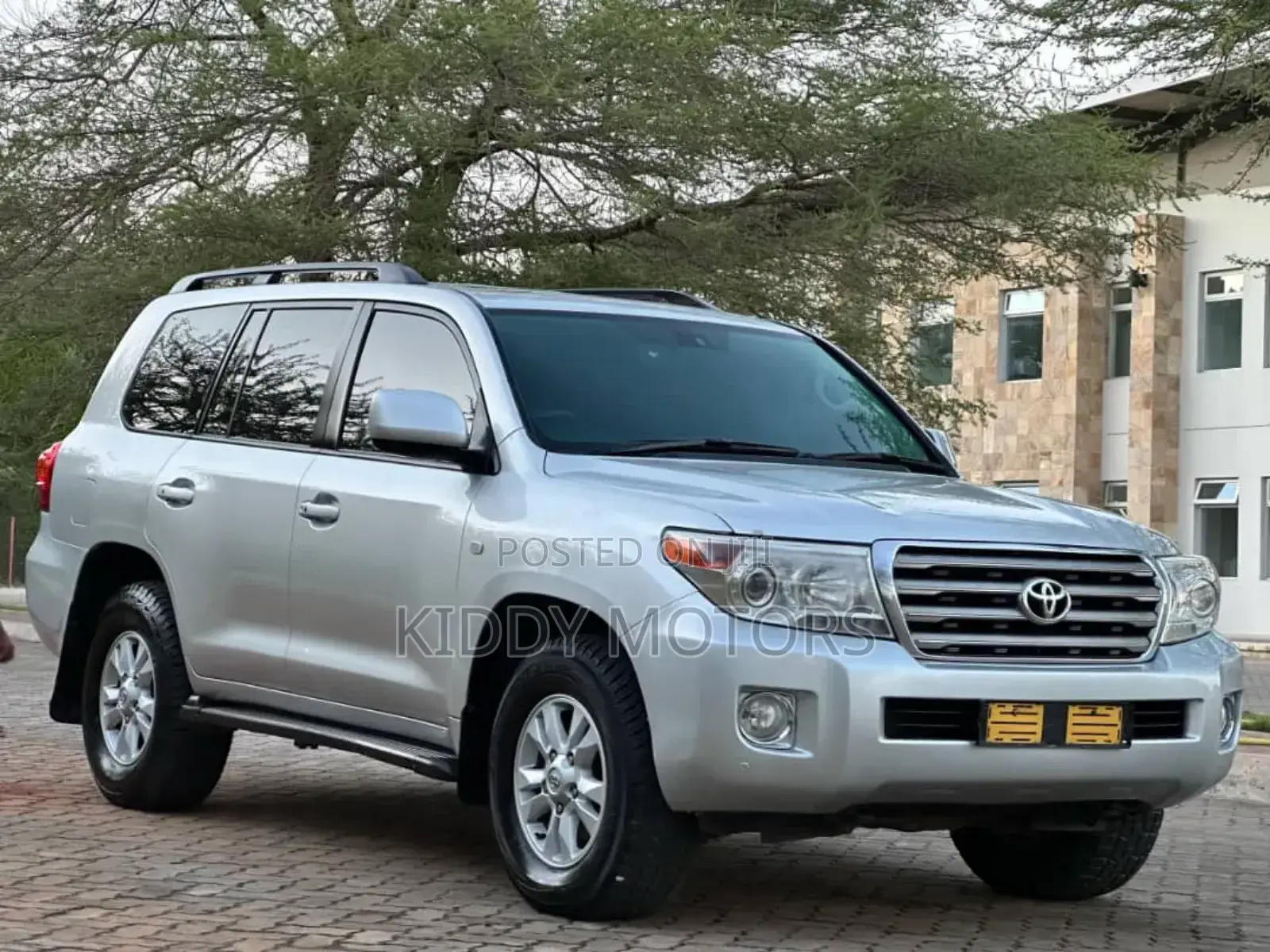 Toyota Land Cruiser 2010 White