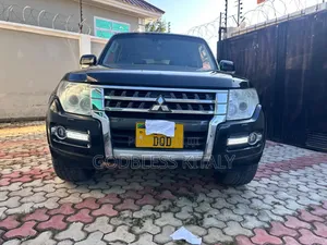 Mitsubishi Pajero 2015 Black