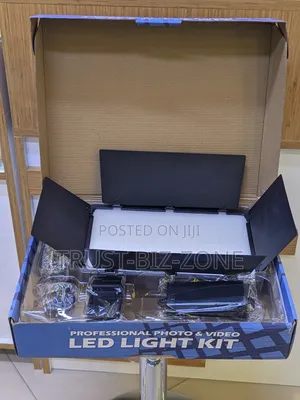 LED 800 With Full Set Battery and Trippod Stand