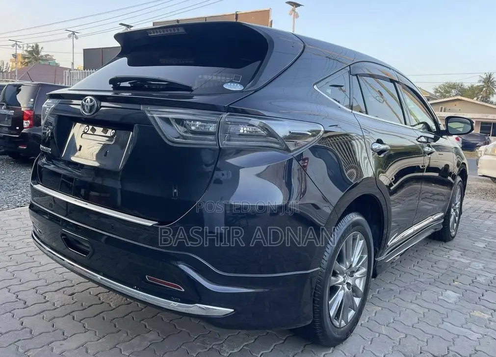 Toyota Harrier 2.0 2015 Black