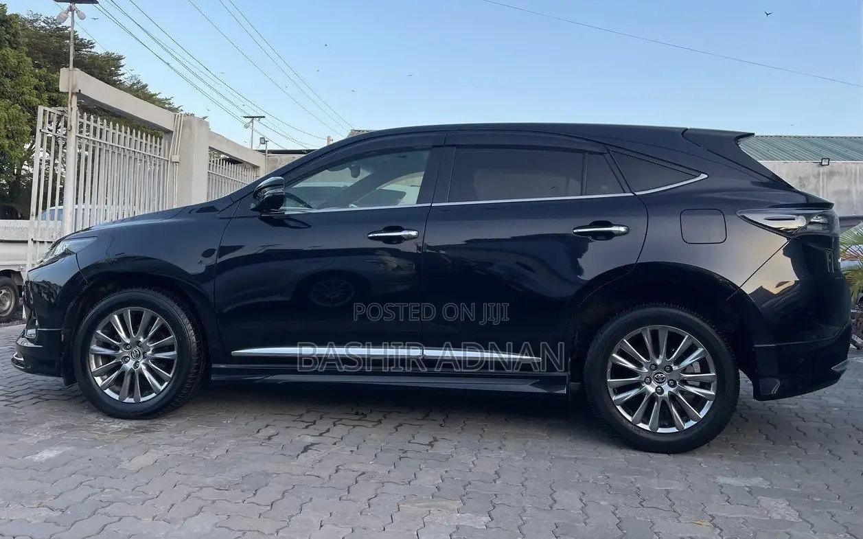 Toyota Harrier 2.0 2015 Black