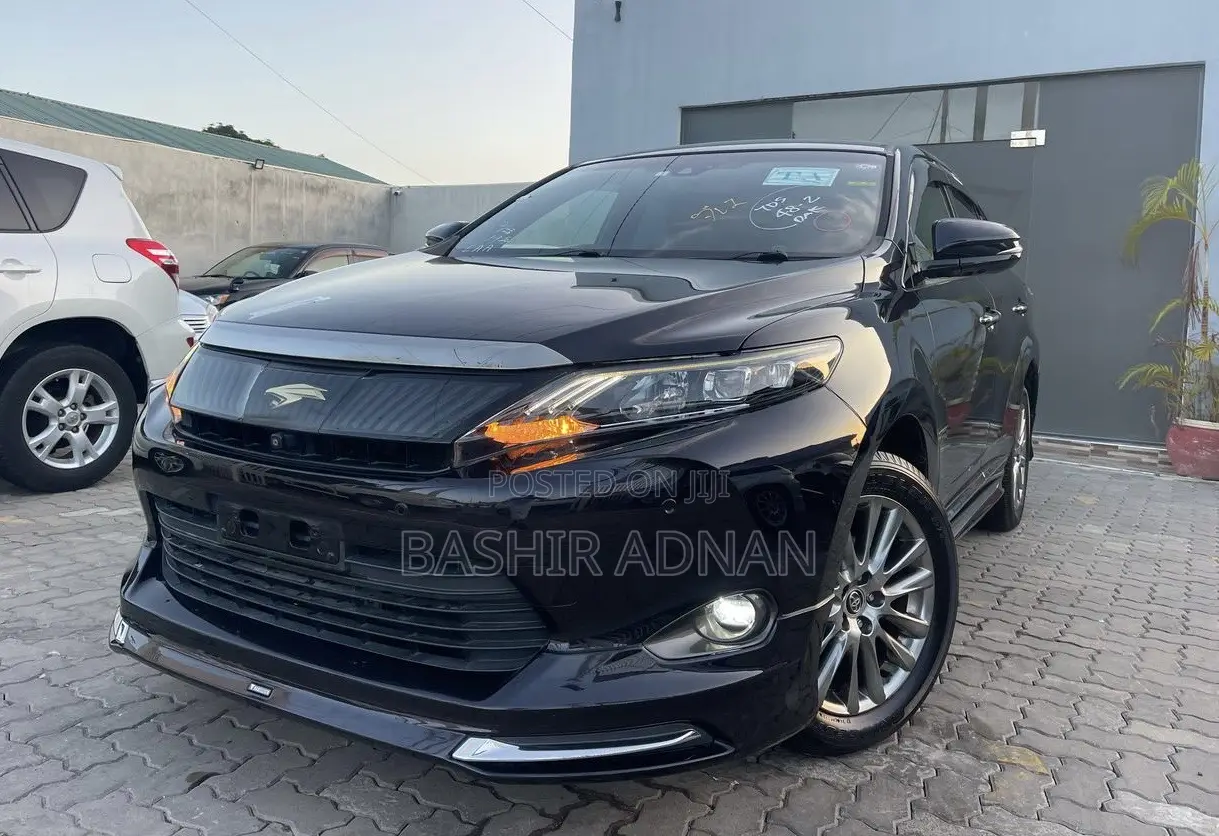 Toyota Harrier 2.0 2015 Black