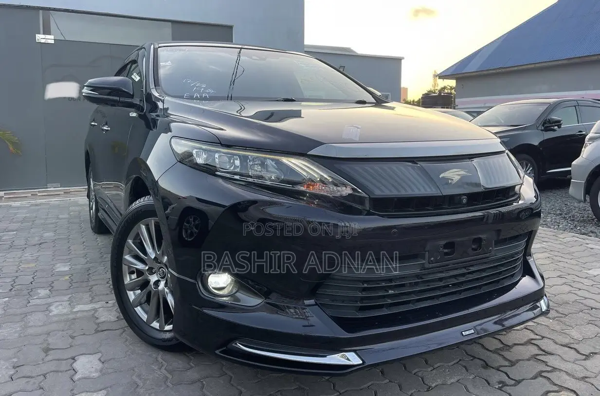 Toyota Harrier 2.0 2015 Black