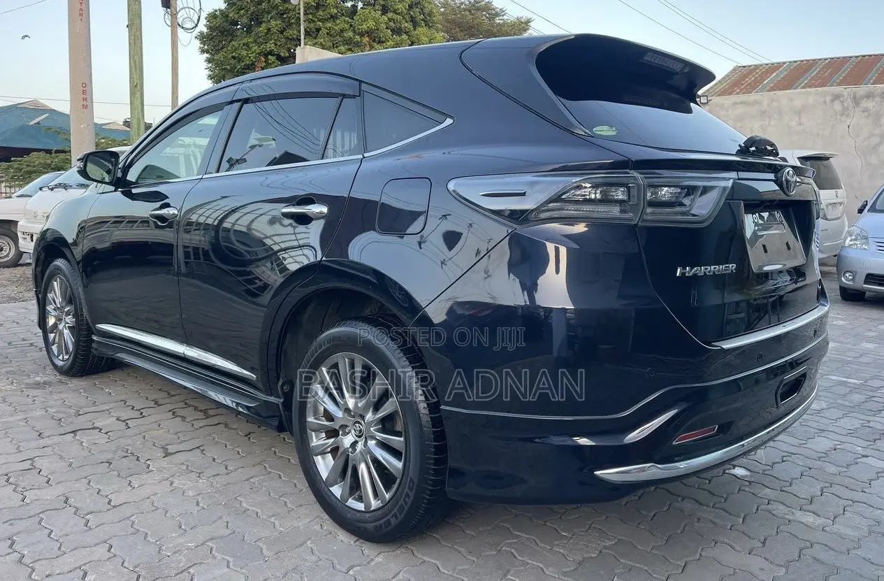Toyota Harrier 2.0 2015 Black