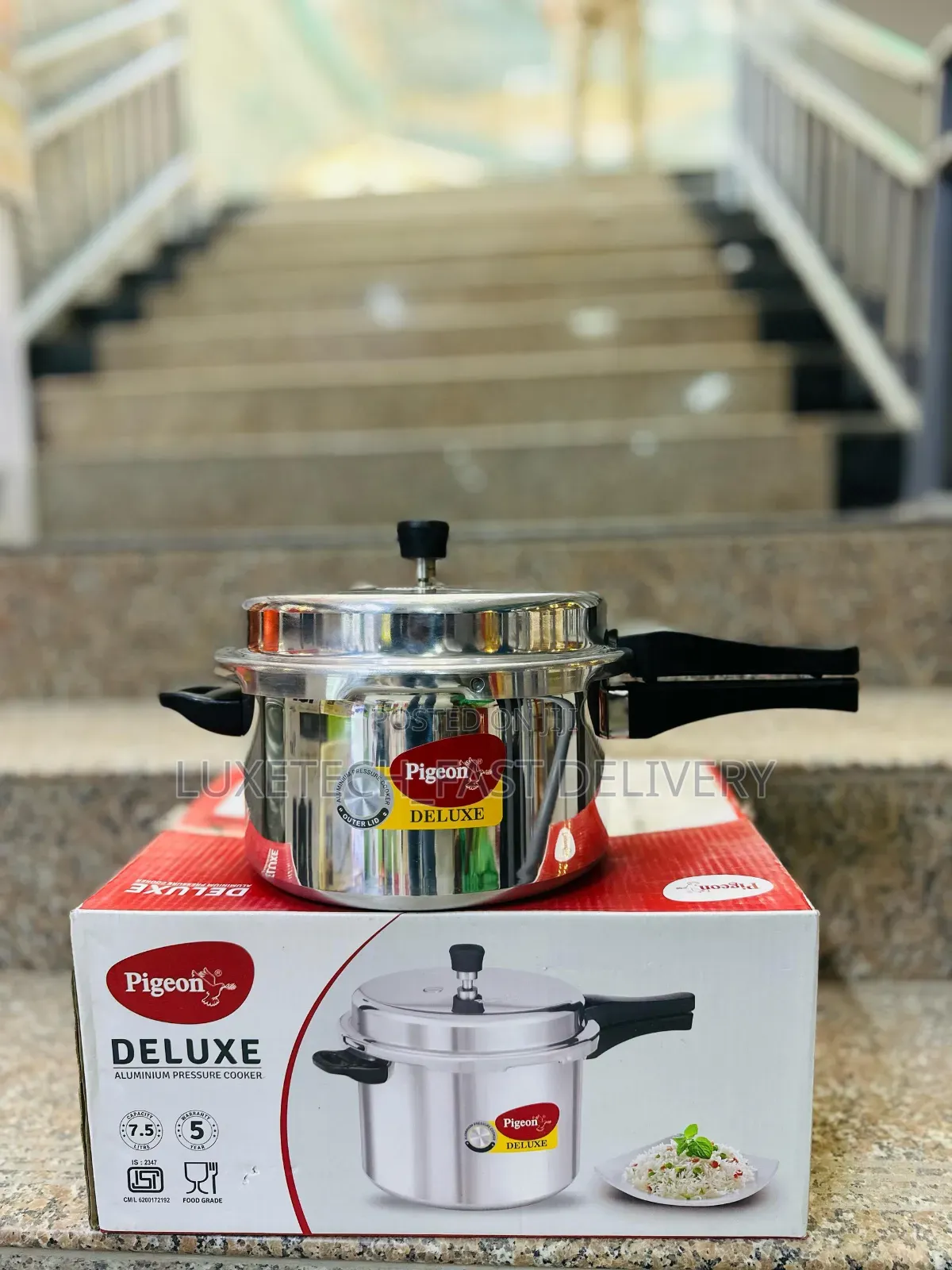 Pigeon Pressure Cooker, Silver, 7.5 Liters