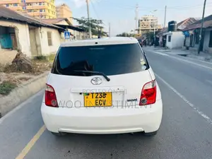 Toyota IST 2006 Silver
