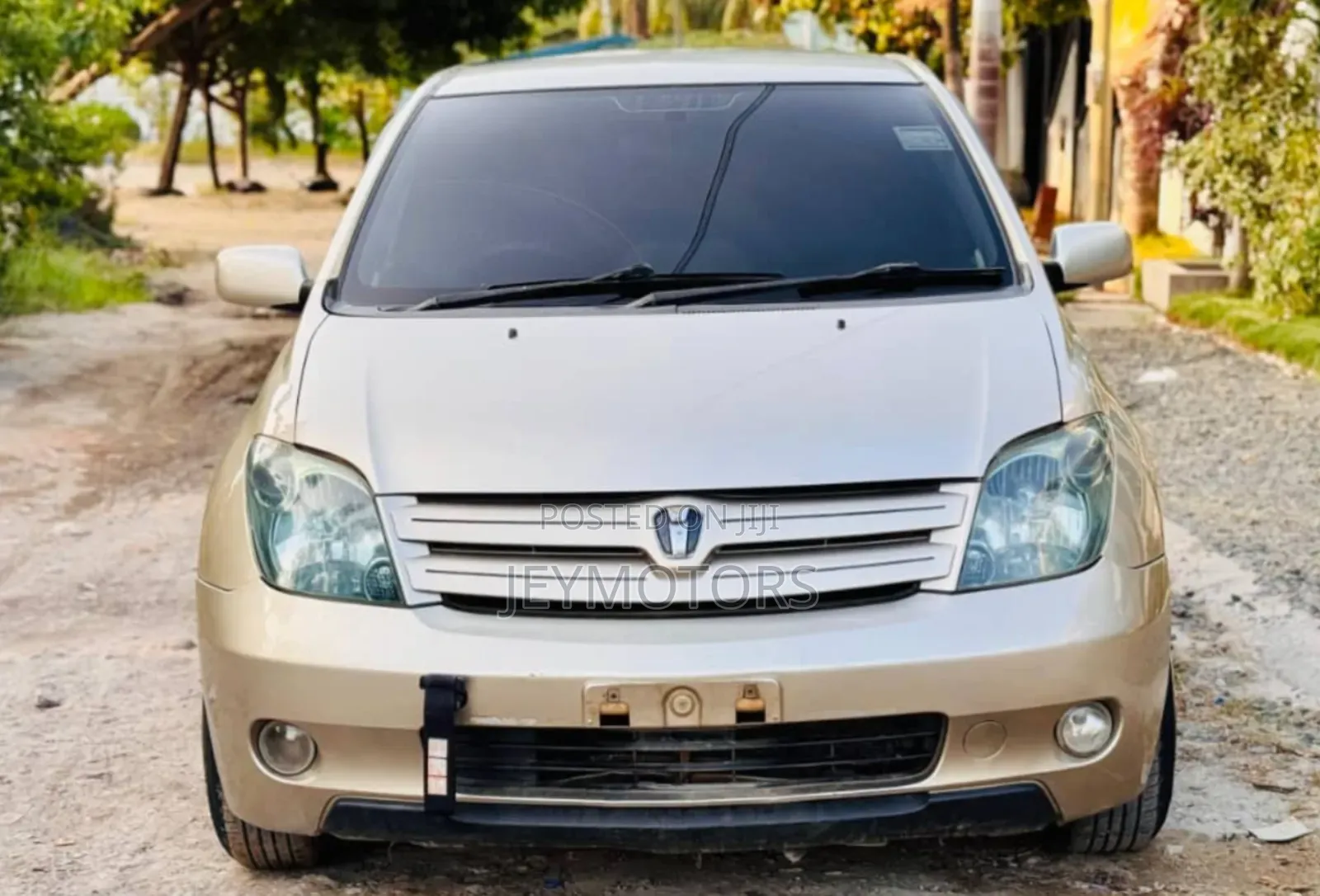 Toyota IST 2004 Gold