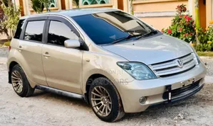 Toyota IST 2004 Gold