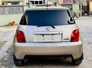Toyota IST 2004 Gold