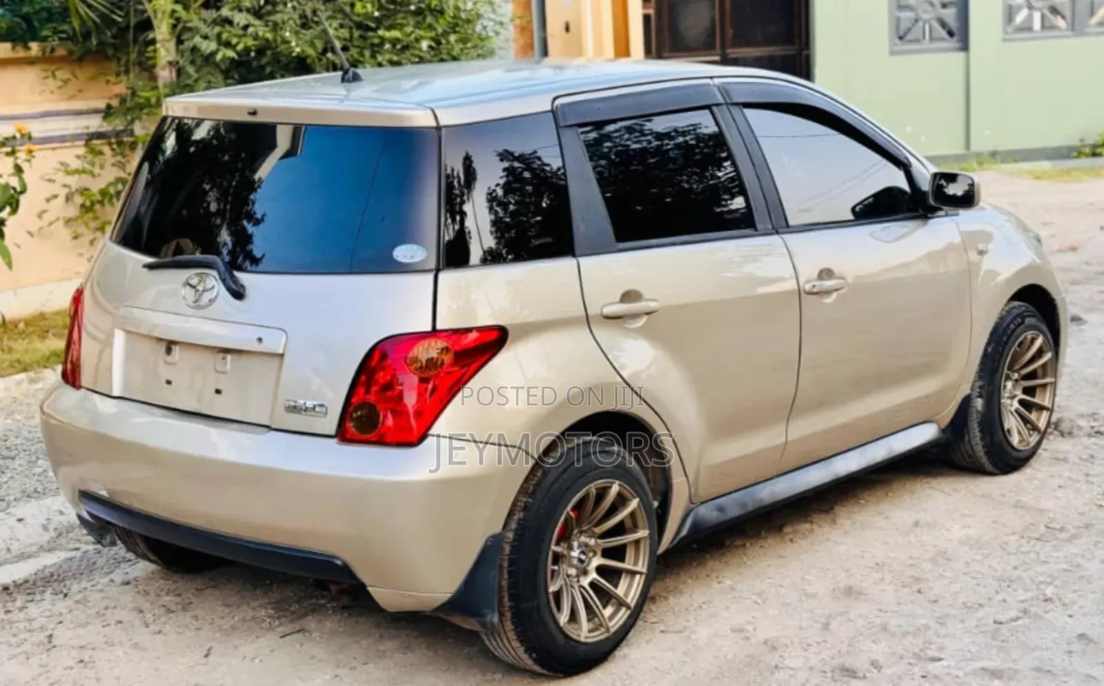 Toyota IST 2004 Gold