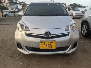 Toyota Ractis 2010 Silver