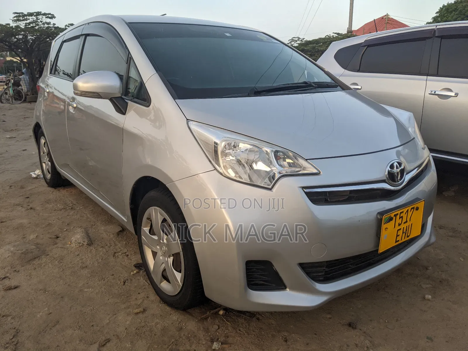 Toyota Ractis 2010 Silver